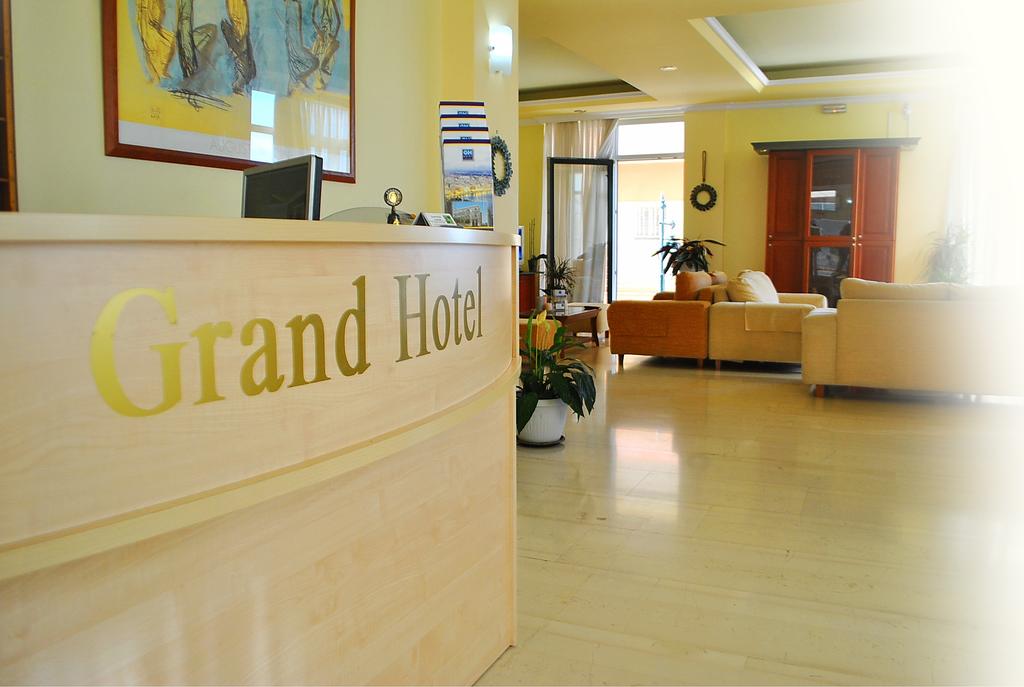 Grand Hotel Loutraki1
