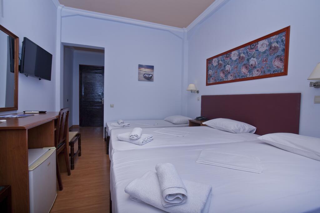 Grand Hotel Loutraki8